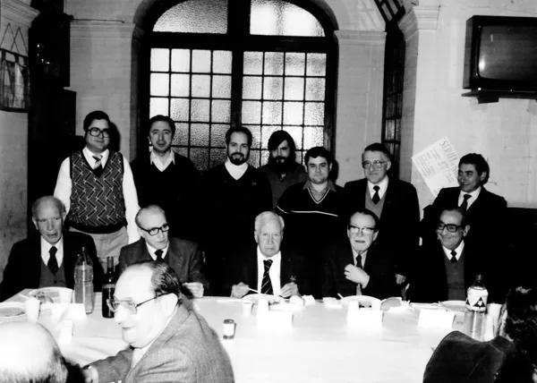 Implicació al Centre amb companys de generació. Centre de la taula el Prof. Barber i Coris